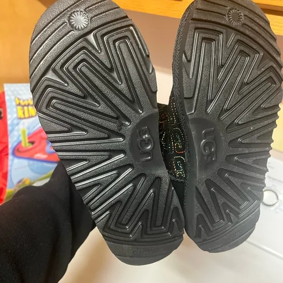 UGG Kids' Classic II Graphic Stitch Boots: Black Youth 1 New No Box