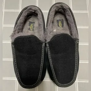 UGG Men’s Black Suede Ascot Slippers Loafers Grey Wool, Rubber Sole Size 9