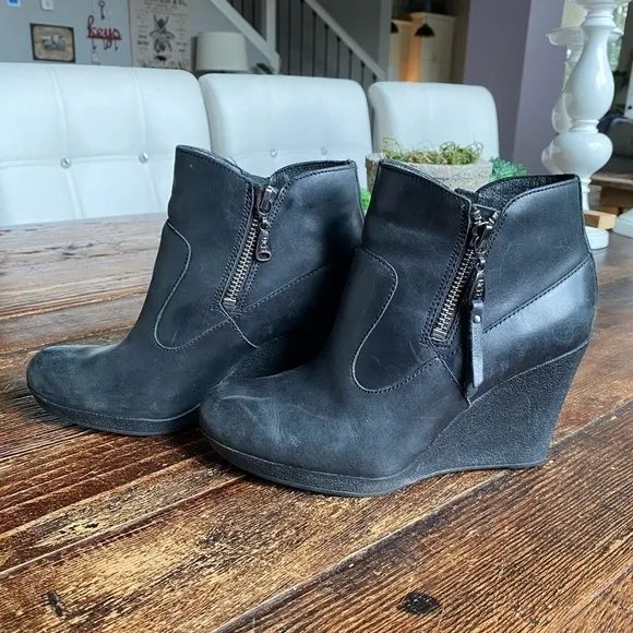 UGG Myrna Wedge Ankle Boots