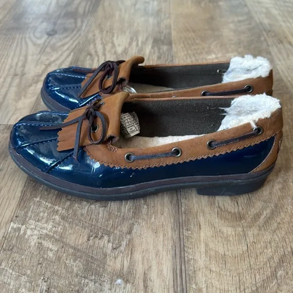UGG patent leather blue/navy loafers, sherling/wool lining size 6.5