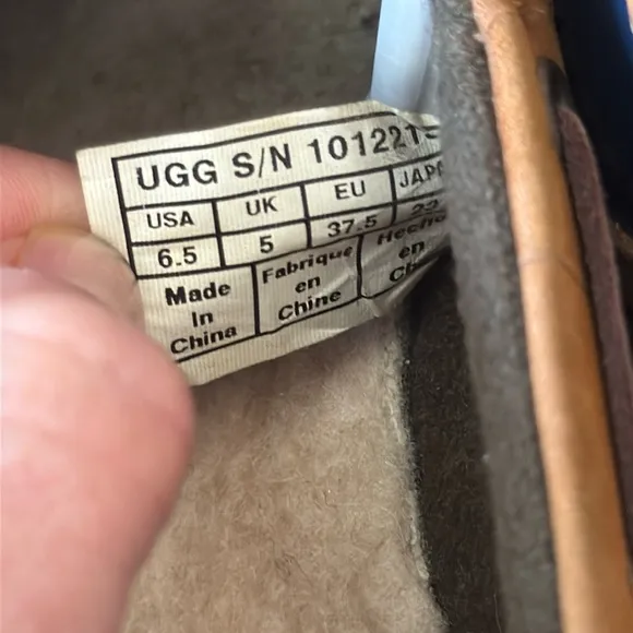 UGG patent leather blue/navy loafers, sherling/wool lining size 6.5