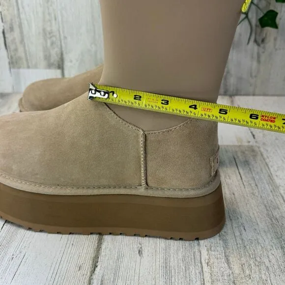 UGG SAND SUEDE CLASSIC DIPPER 2&quot; PLATFORM ANKLE BOOTS, WOMEN US 8