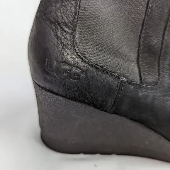 UGG sz.9 Ankle Boots Chelsey Booties Indra Waterproof Wedge Suede Fleece Lined