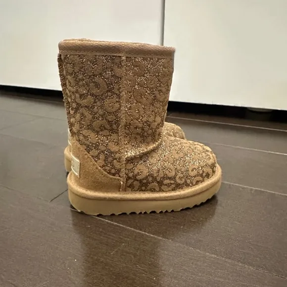 UGG TODDLER GIRLS CLASSIC II GLITTER LEOPARD BOOT