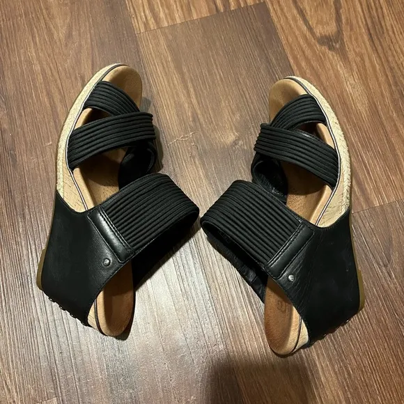 UGG Wedge Sandals Australian Hilarie BlackLeather and Elastic straps - 7