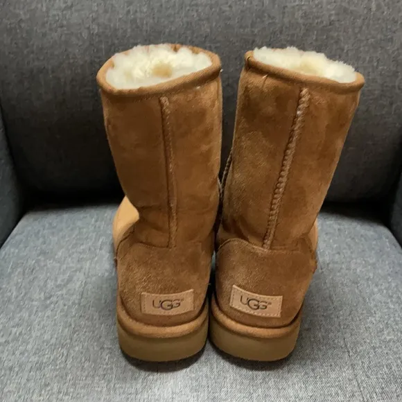 UGG Women Classic Short Heritage Boots