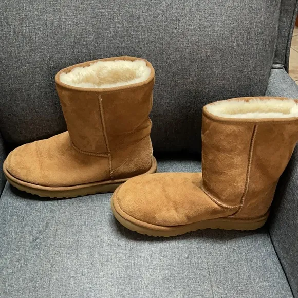 UGG Women Classic Short Heritage Boots