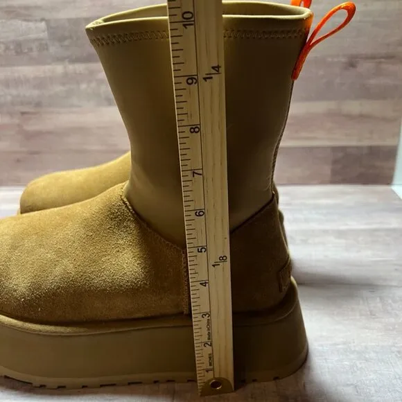 Ugg Women's Chestnut Classic Dipper Platform Boots  Size: 9