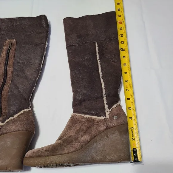 UGG Women's Classic Sandra Sherling Wedge Boots sz 9