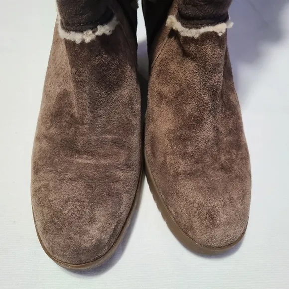 UGG Women's Classic Sandra Sherling Wedge Boots sz 9