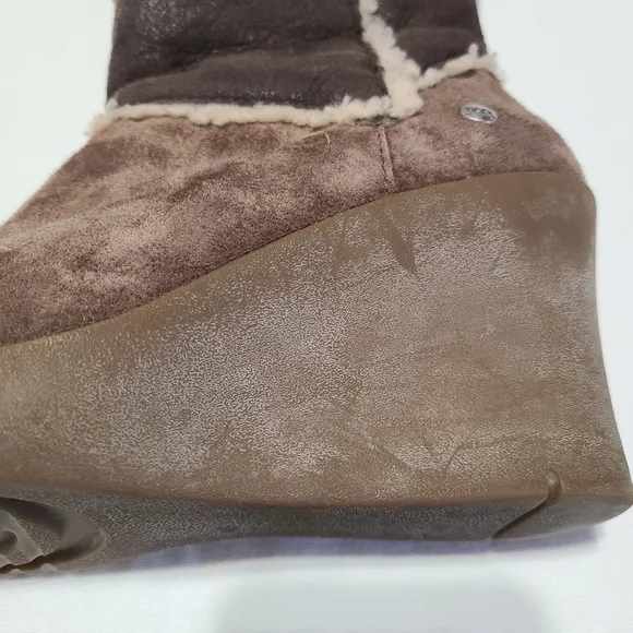 UGG Women's Classic Sandra Sherling Wedge Boots sz 9