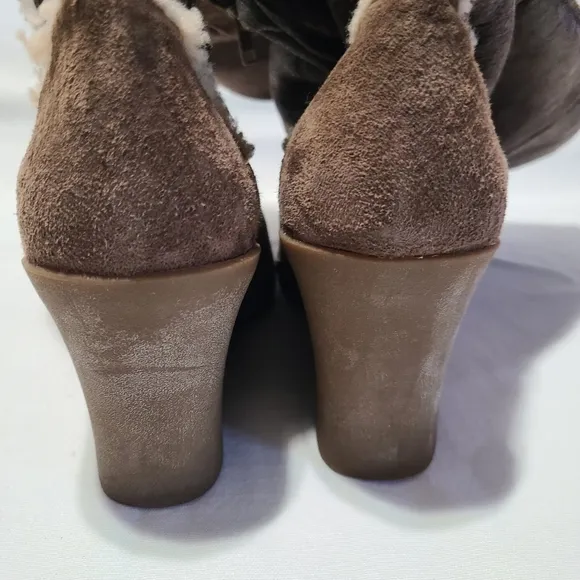 UGG Women's Classic Sandra Sherling Wedge Boots sz 9