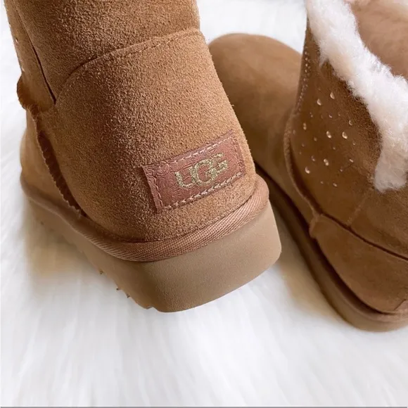 UGG Women’s Classic UGG Gem Mini Chestnut Suede Boots