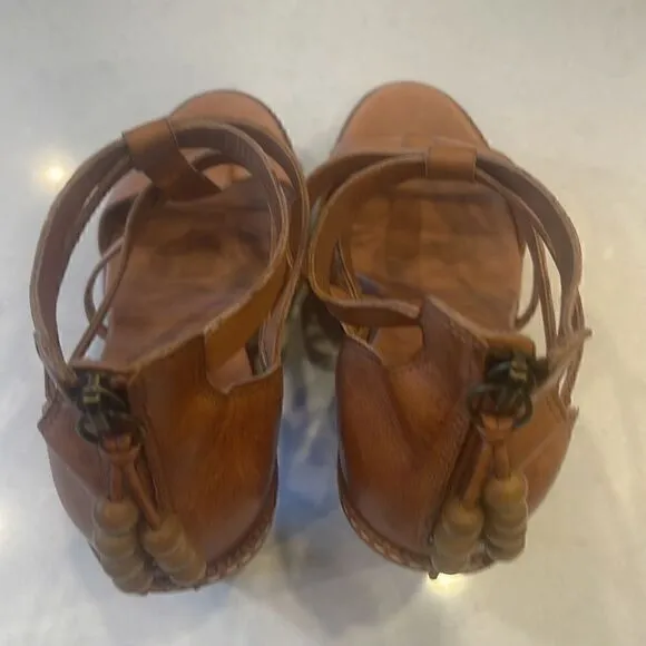 Ugg women’s sandals size 9 leather wooden, very nice excellent condition.