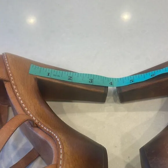 Ugg women’s sandals size 9 leather wooden, very nice excellent condition.