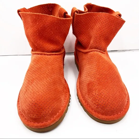 {UGG}Classic Unlined Mini Perforated Booties
