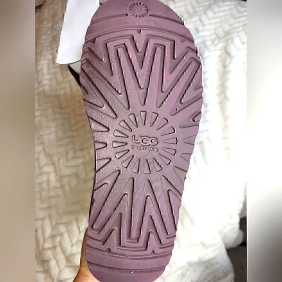 Ugg Classic Short II Boot in Purple. Sz W6