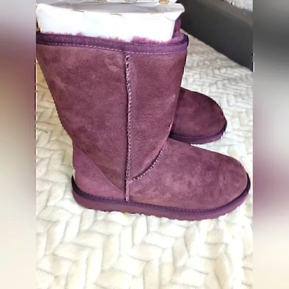 Ugg Classic Short II Boot in Purple. Sz W6