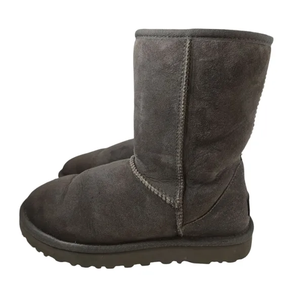 Uggs Classic Short Gray Boots Size 8