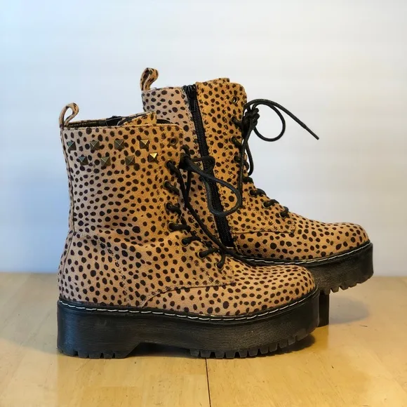 Union Bay Kamo chunky Cheetah print fuzzy platform Combat Boots. NWOT. Sz 7