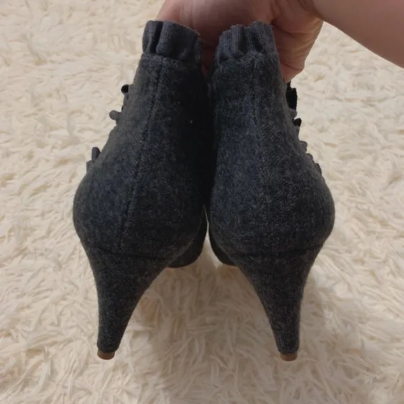 Unützer Venice Gray Ruffle Ankle Heel Boots 8470