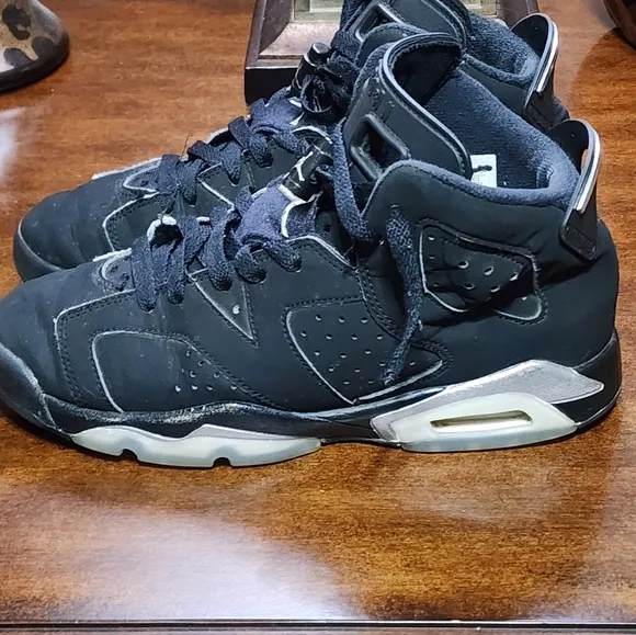 Used Youth Retro 6 Black Air Jordan Basketball Shoes Sz.5.5