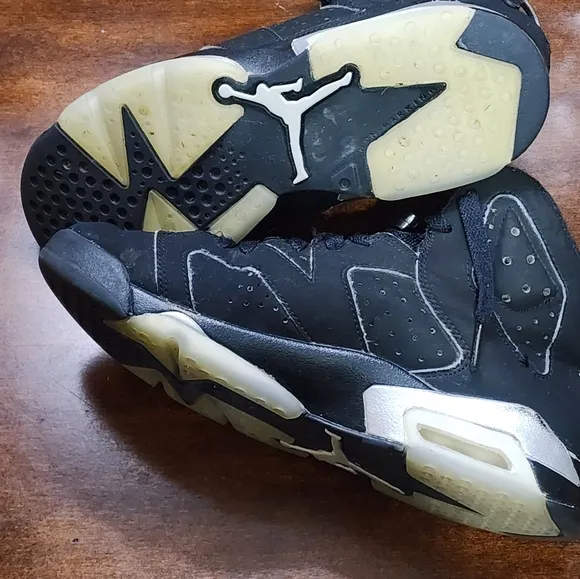 Used Youth Retro 6 Black Air Jordan Basketball Shoes Sz.5.5
