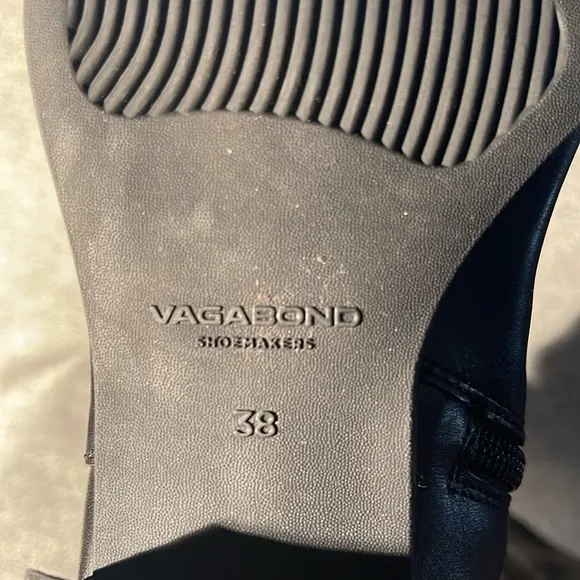 Vagabond Nella Pointed Toe Ankle Boots.
