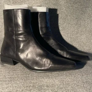 Vagabond Nella Pointed Toe Ankle Boots.