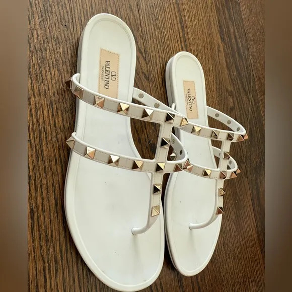 VALENTINO GARAVANI The Rockstud rubber sandals Sz 38 need repair