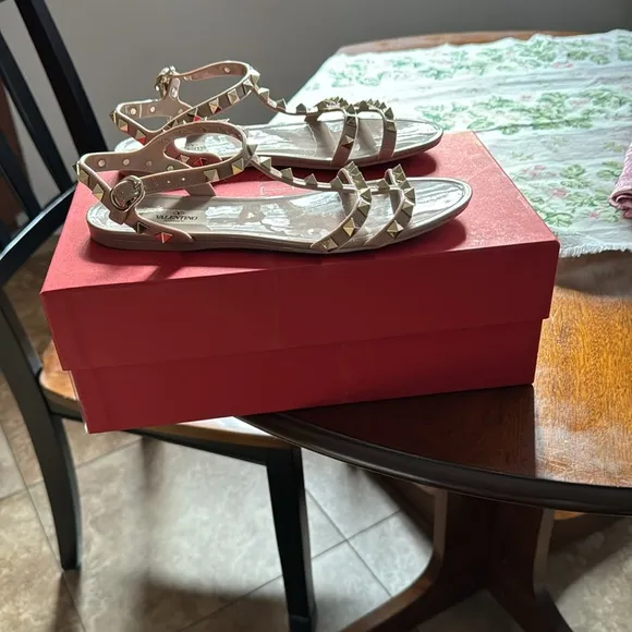 Valentino rubber Beige Studded Sandal size37