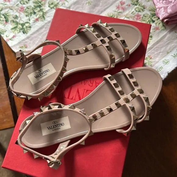 Valentino rubber Beige Studded Sandal size37