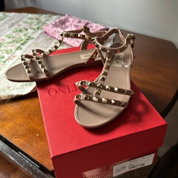 Valentino rubber Beige Studded Sandal size37