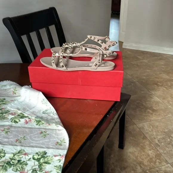 Valentino rubber Beige Studded Sandal size37