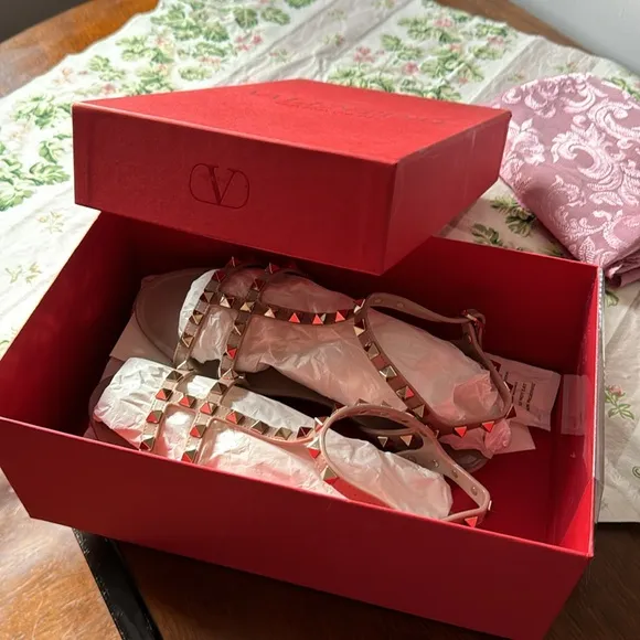 Valentino rubber Beige Studded Sandal size37