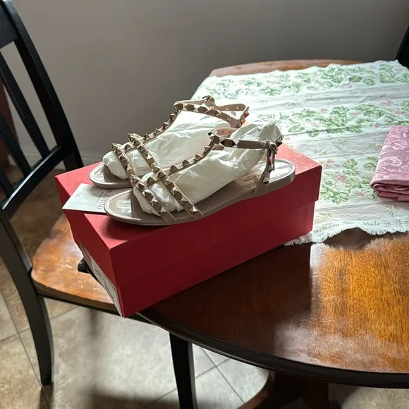 Valentino rubber Beige Studded Sandal size37