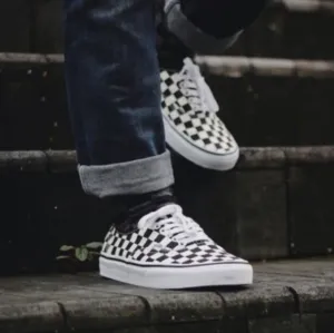 VANS Black/White RARE 'All Over' Checkerboard Print Low Top Sneakers Unisex W8