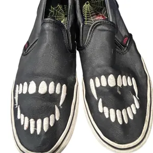 Vans Fangs Black Leather Skater Sneakers Mens Size 10 721356 Goth | Vamp | Y2K