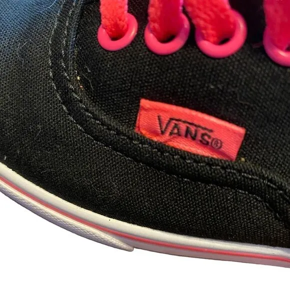 Vans Off The Wall Skater Sneakers Size 6 women/Size 4.5 Men, NWOT