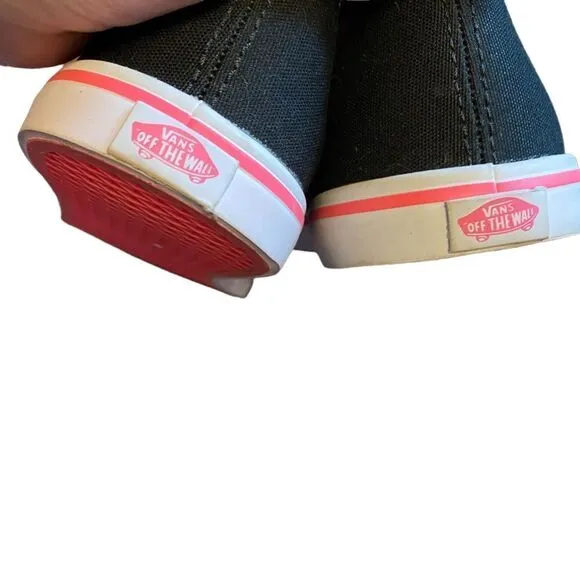 Vans Off The Wall Skater Sneakers Size 6 women/Size 4.5 Men, NWOT