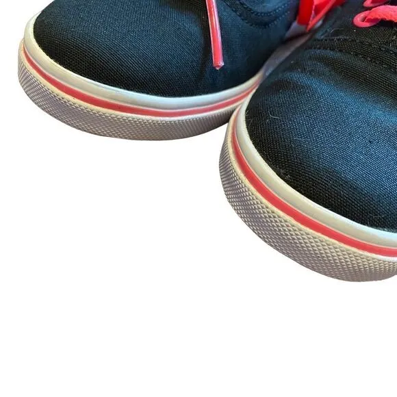 Vans Off The Wall Skater Sneakers Size 6 women/Size 4.5 Men, NWOT