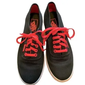 Vans Off The Wall Skater Sneakers Size 6 women/Size 4.5 Men, NWOT