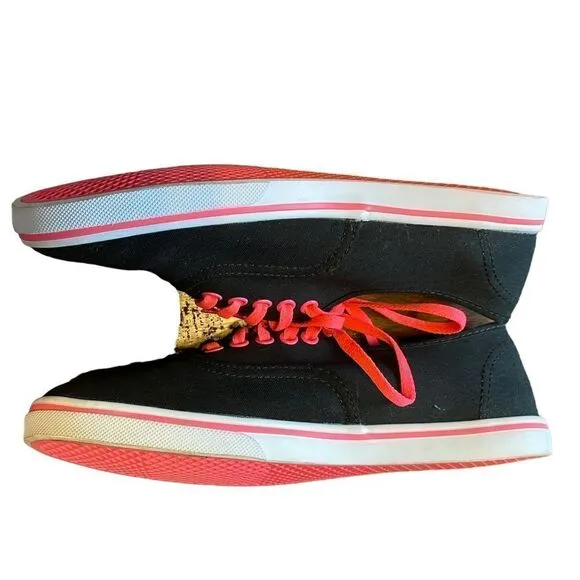 Vans Off The Wall Skater Sneakers Size 6 women/Size 4.5 Men, NWOT