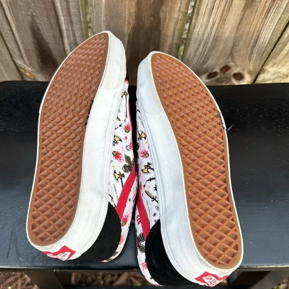 VANS X Stranger Things Old Skool lace up sneakers, size 8M/9.5W
