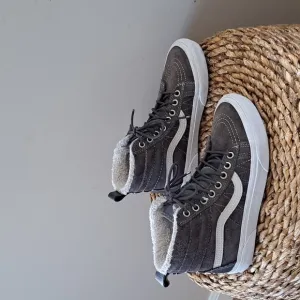 VANS Youth Sk8 Hi MTE Off The Wall Pewter Suede/White Soles High Top Sneakers M5