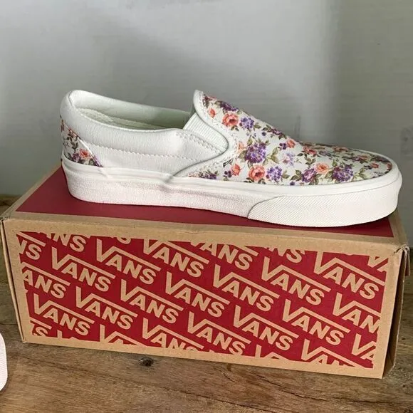 Vans classic slip on sneaker.‎ Skater vintage floral marshmallo rose