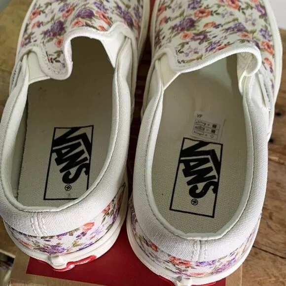 Vans classic slip on sneaker.‎ Skater vintage floral marshmallo rose