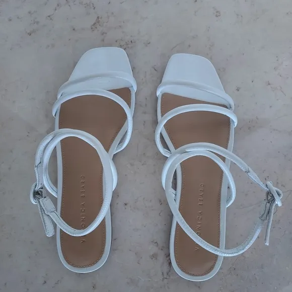 Veronica Beard Sandals Size 8.5  NWT