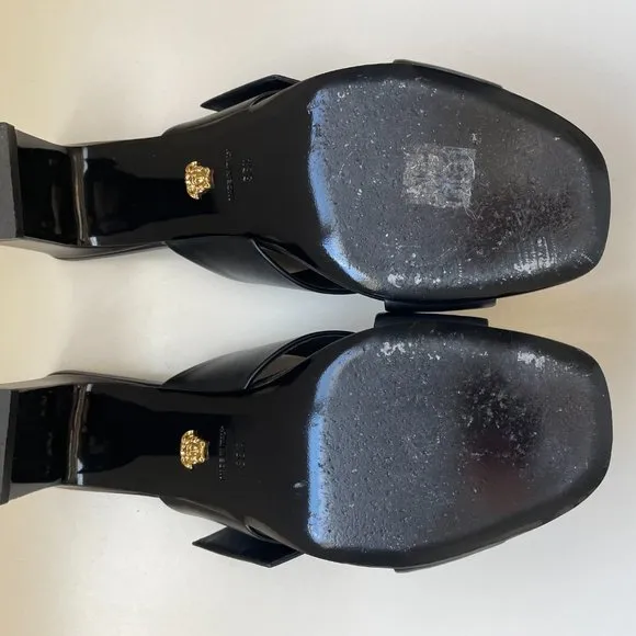 Versace Virtus Black leather Sandals. Size US 8.5, EU 38.5