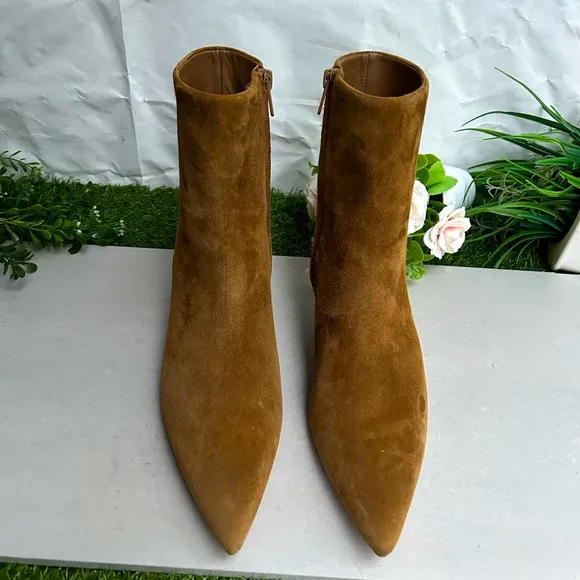 Vince Billy Suede Ankle Boot Color: Elm Wood women size 8 gently used